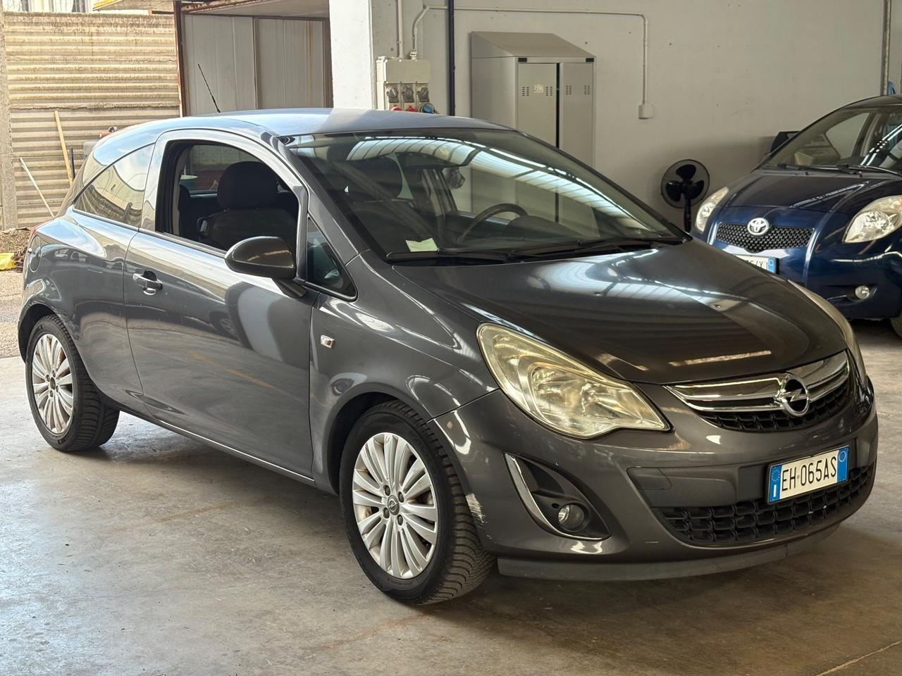 Opel Corsa 1.2 5 porte Club