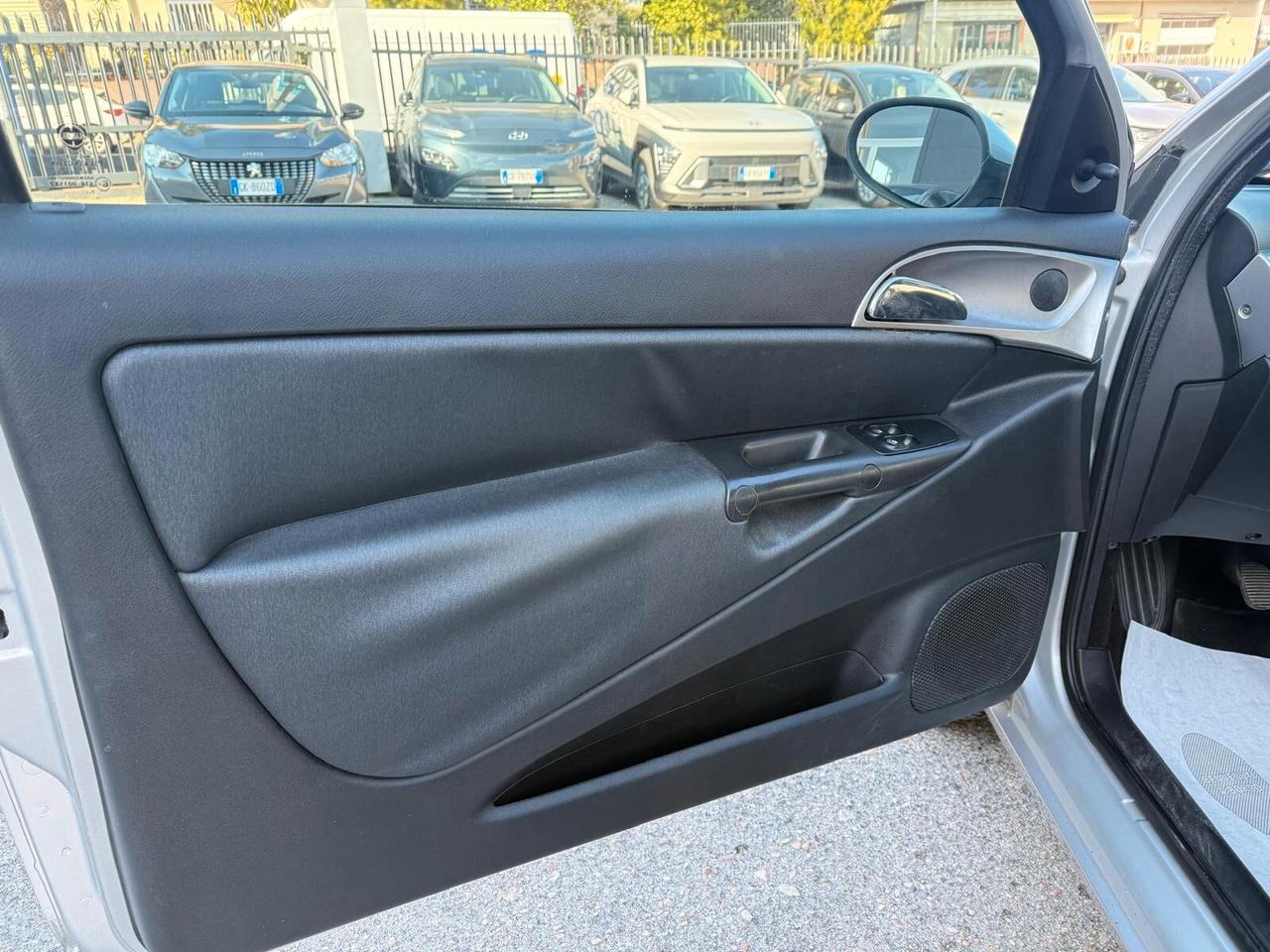 Lancia Ypsilon 1.3 MJT 75 CV Argento