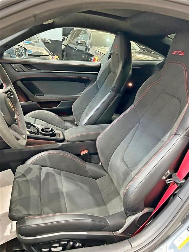 Porsche 911 Carrera GTS