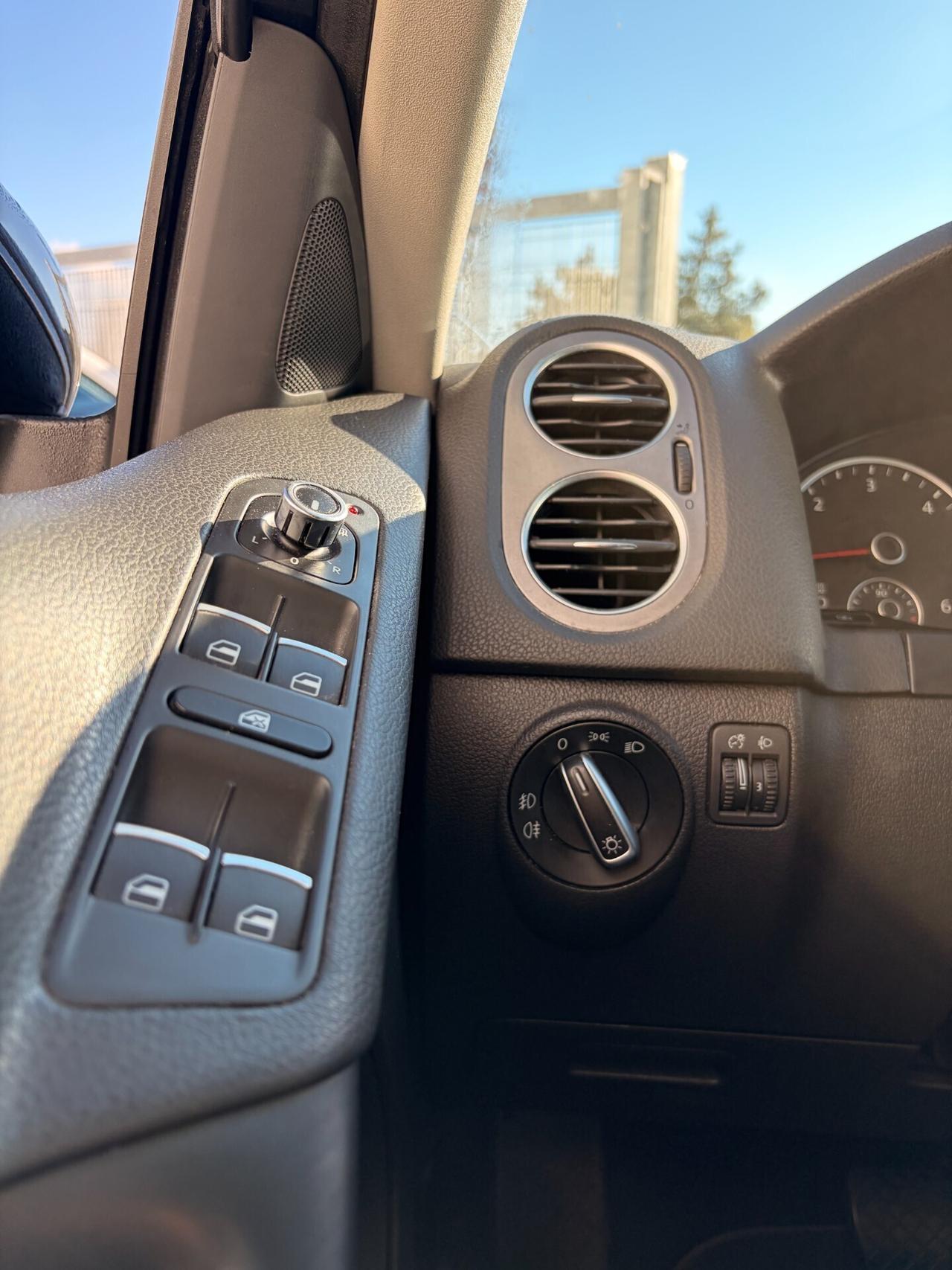 Volkswagen Tiguan 2.0 TDI DPF 4MOTION DSG Sport & Style