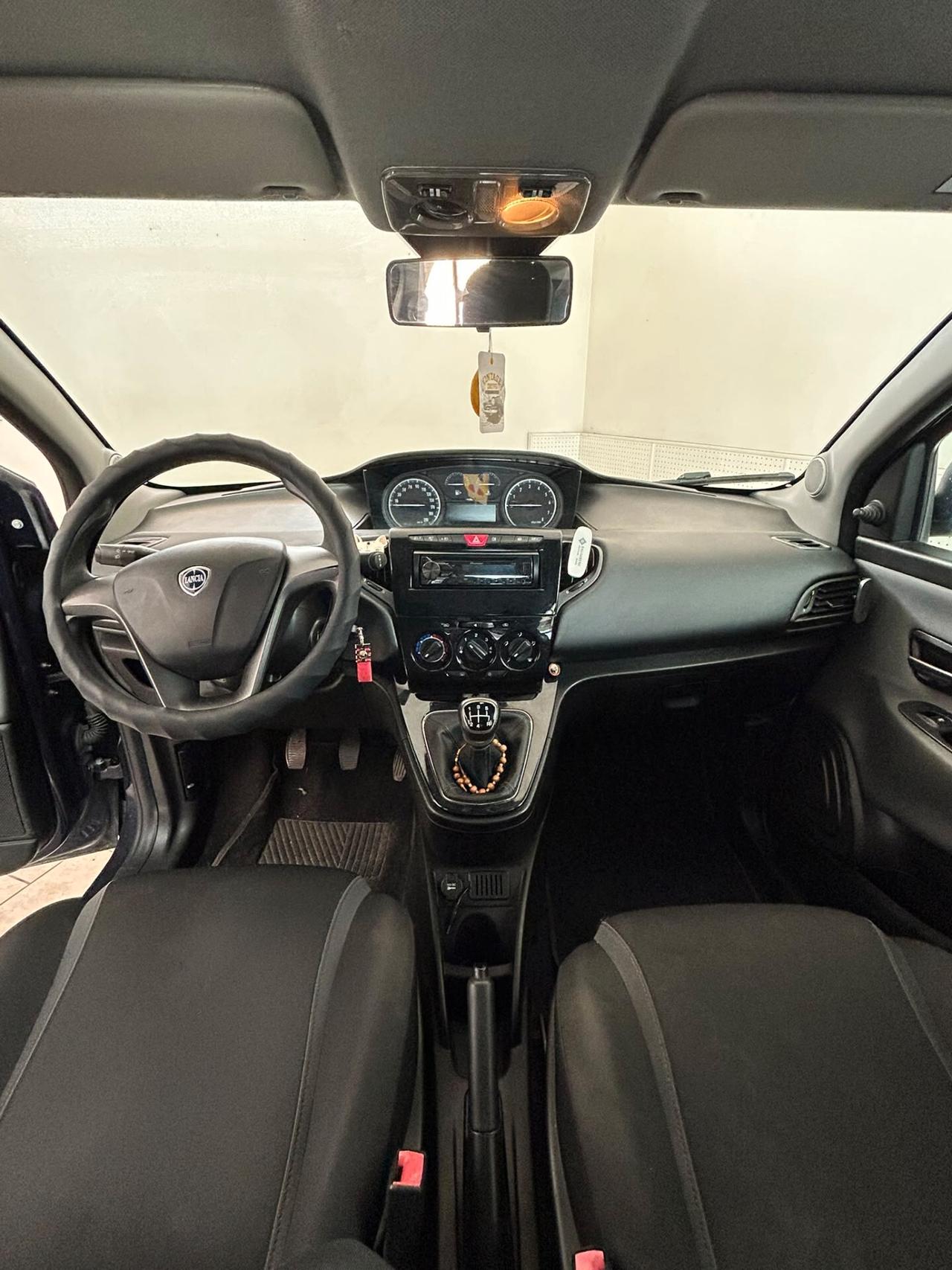 Lancia Ypsilon 1.2 69 CV 5 porte Silver