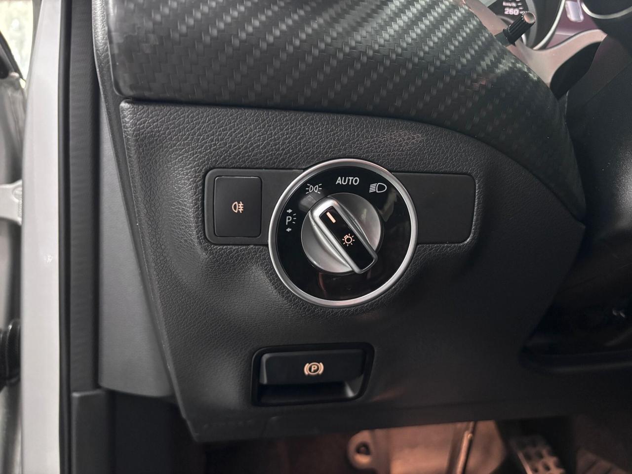 MERCEDES-BENZ A180D PREMIUM AMG TETTO-NAVI-LED