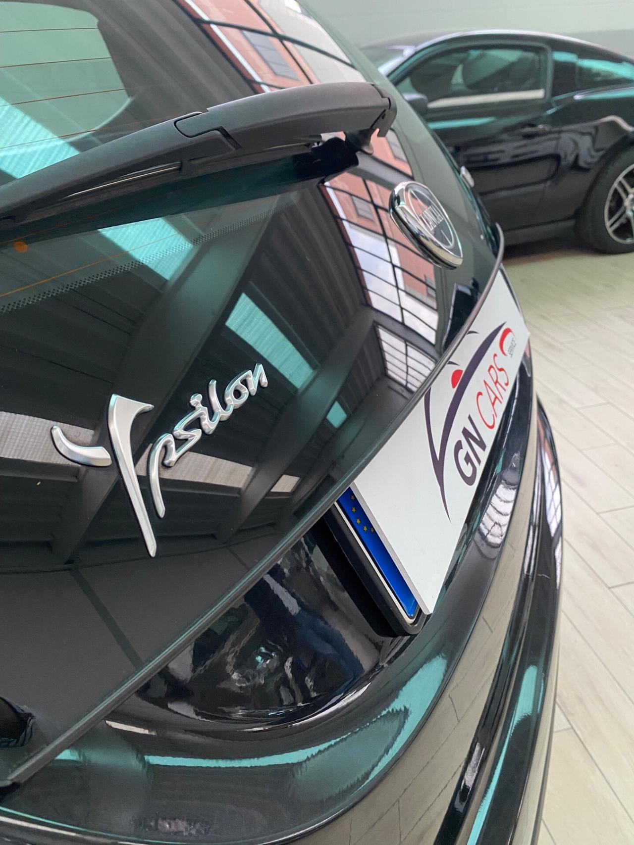 Lancia Ypsilon Hybrid Firefly