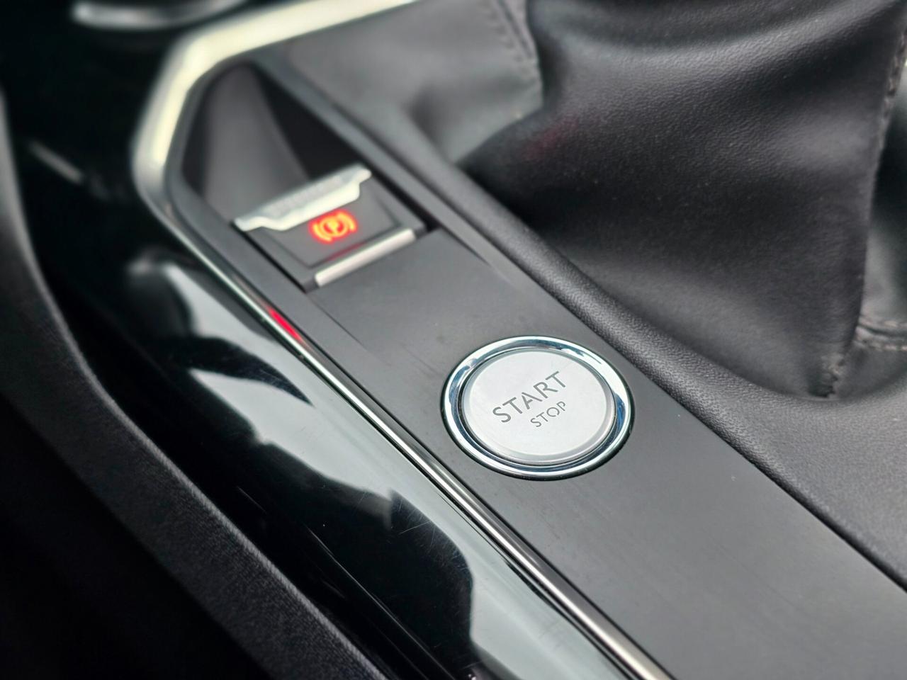 PEUGEOT 3008 GT LINE TETTO APRIBILE PARI AL NUOVO