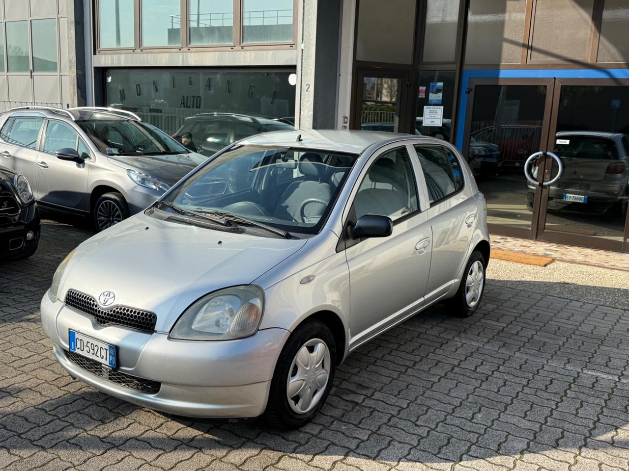 Toyota Yaris 1.0i 16V cat 5 porte Sol