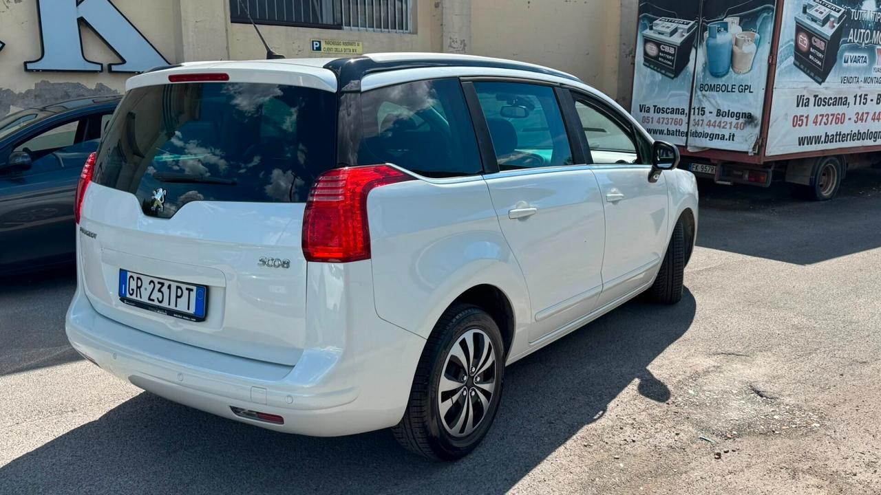 Peugeot 5008 1.6 HDi 115CV Business