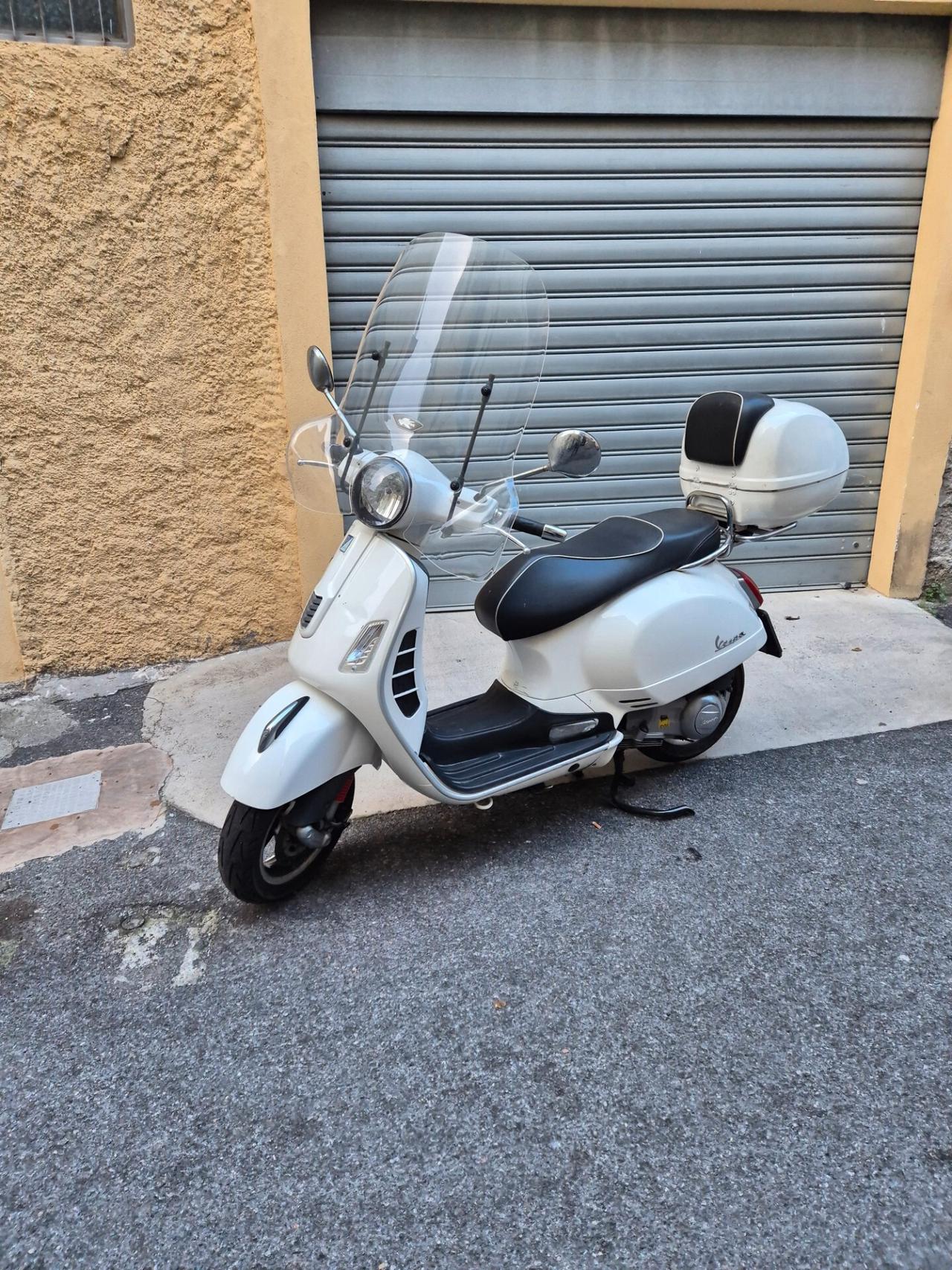 Piaggio Vespa 300 GTS