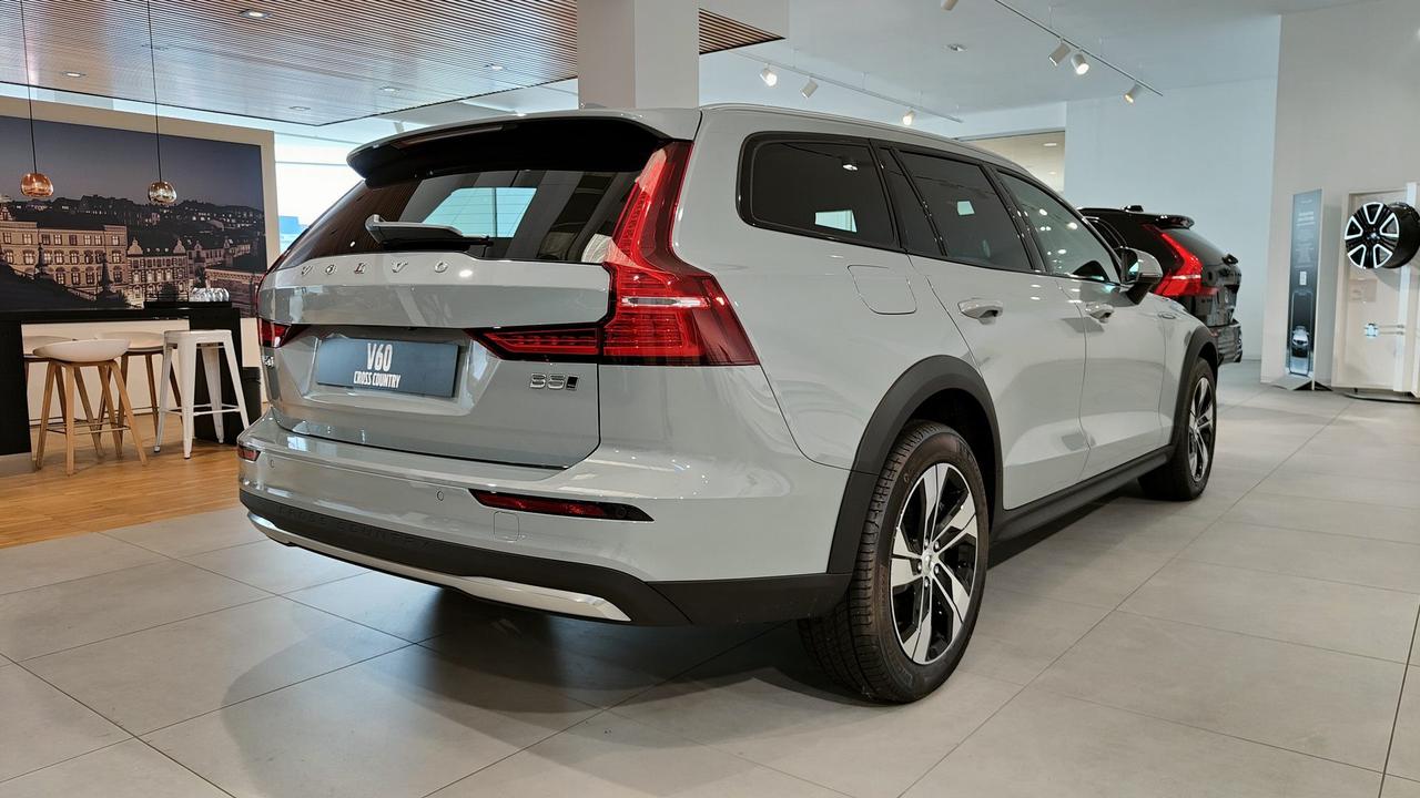 VOLVO N.V60 Cross Country Core B5 AWD AUT