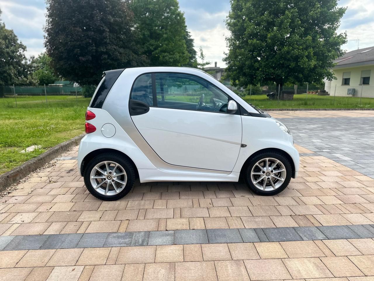 Smart ForTwo 1000 62 kW coupé passion NEOPATENTATI