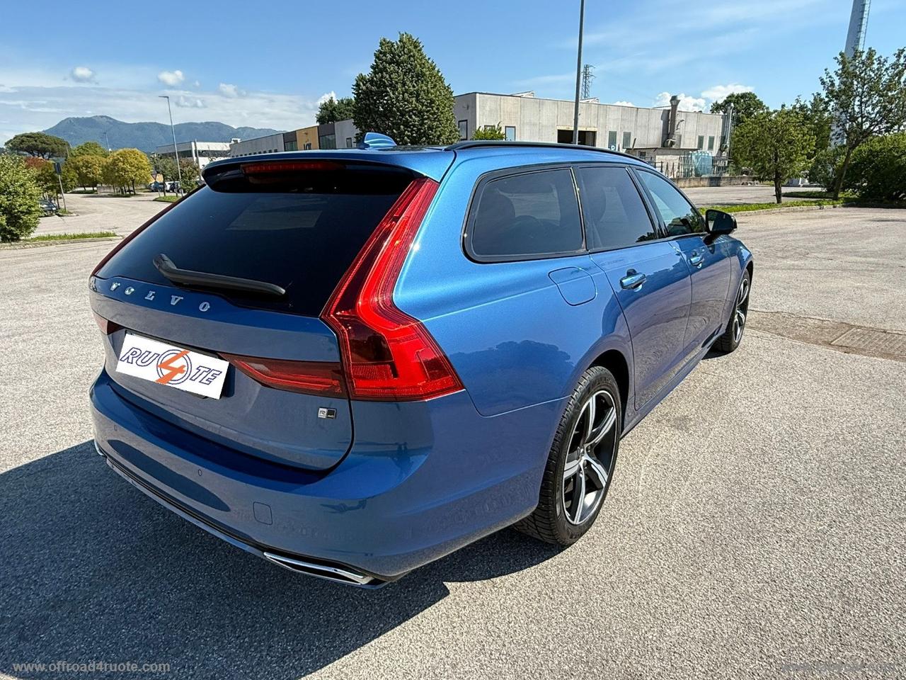 VOLVO D5 AWD Geartronic R-design