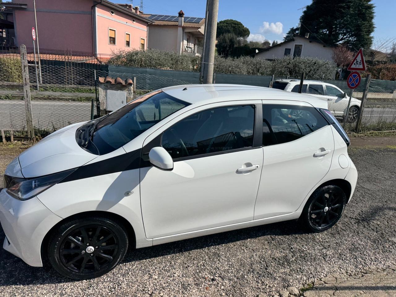 Toyota Aygo 1.0 VVT-i 69 CV 5 porte x-wave MMT