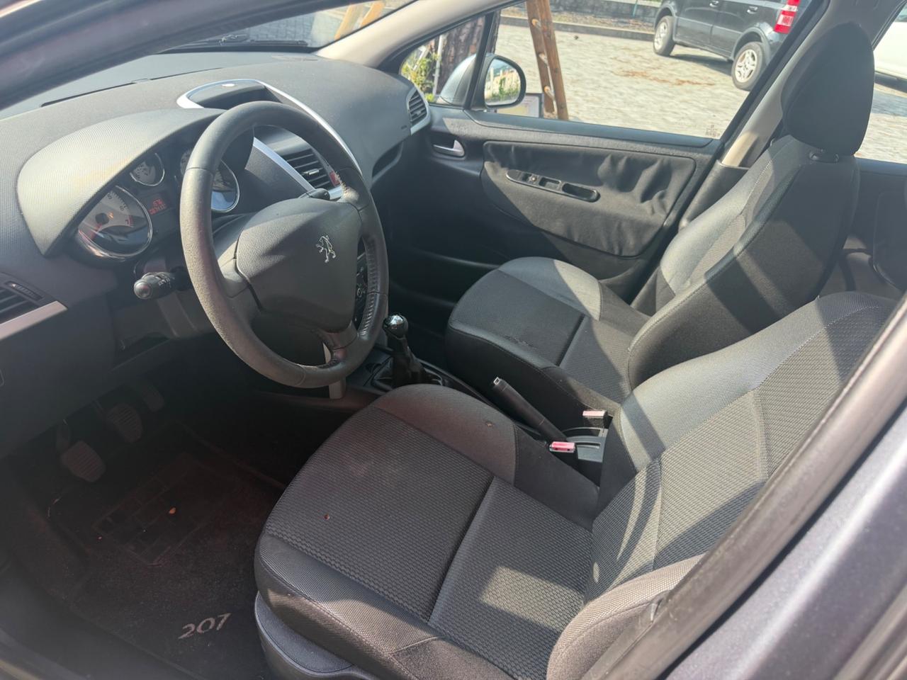 Peugeot 207 1.4 Benzina 2011 87.000KM - NEOPATENTATI