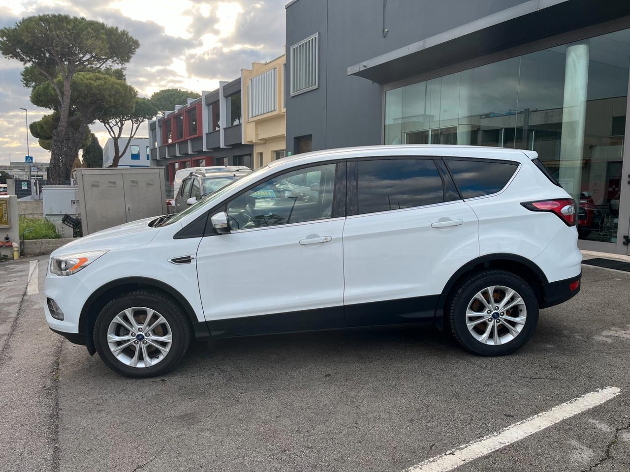 FORD KUGA 1.5 BZ 120CV - OK NEOPATENTATI