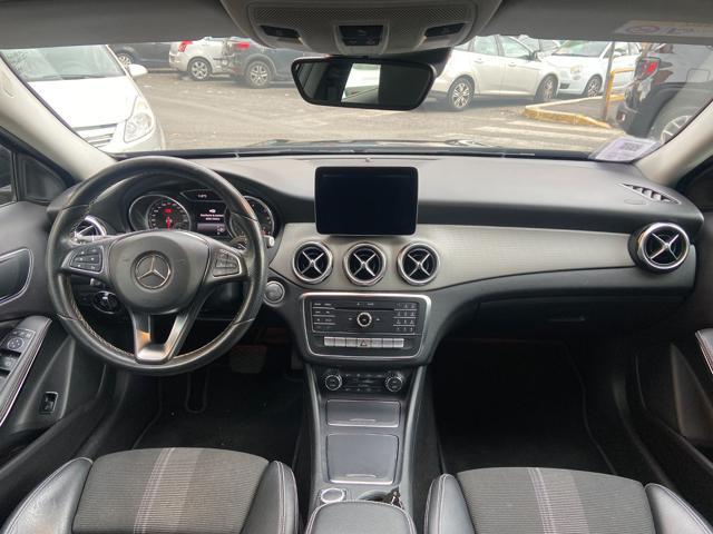 MERCEDES-BENZ GLA 200 d Automatic Premium