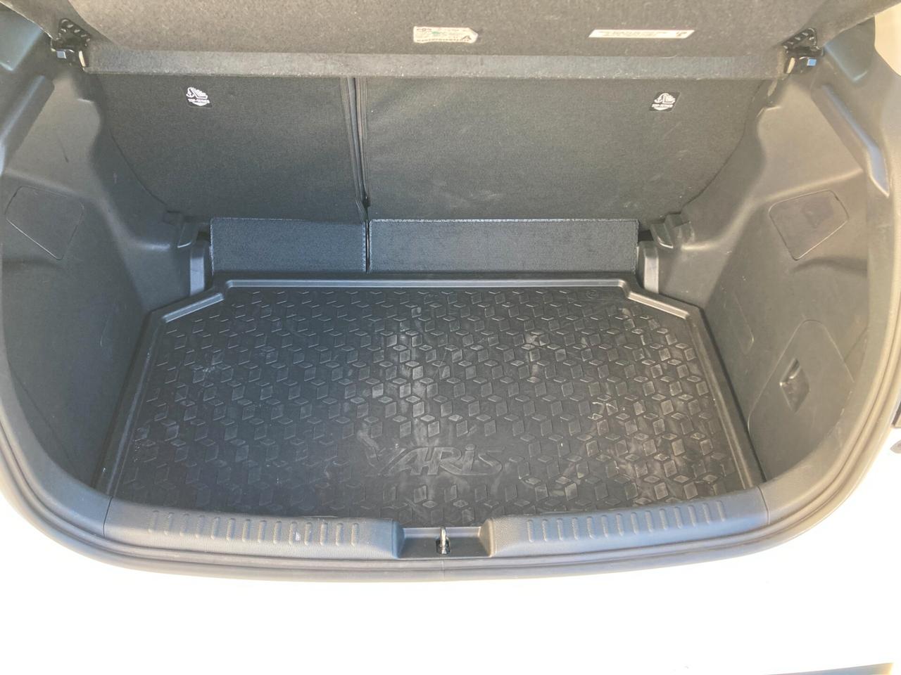 Toyota Yaris 1.5 Hybrid 5p. Active 14700 KM.