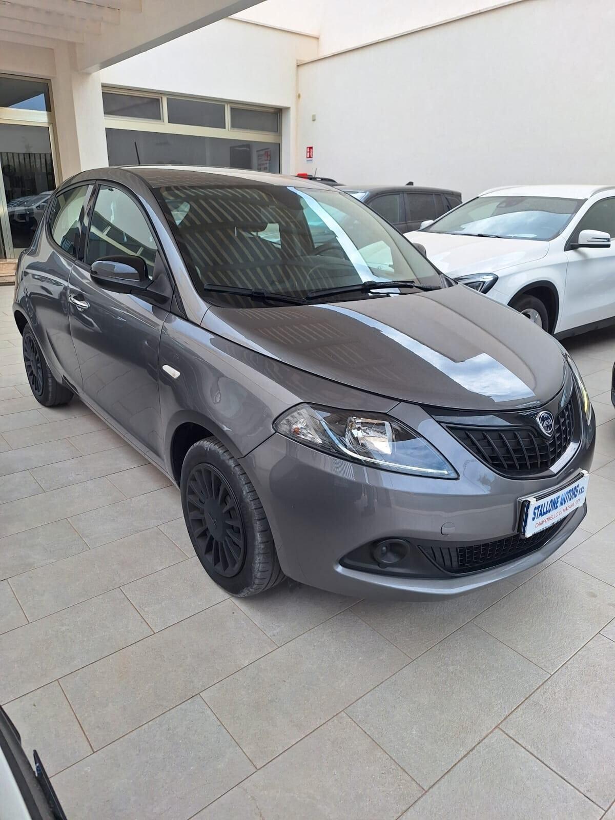 Lancia Ypsilon 1.0 FireFly S&S Hybrid Silver 2023