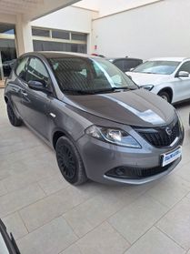 Lancia Ypsilon 1.0 FireFly S&S Hybrid Silver 2023