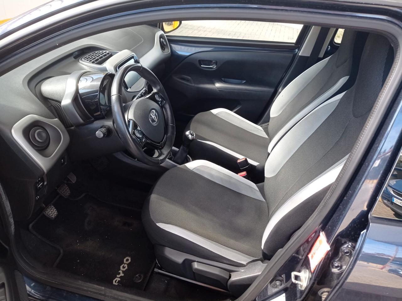 Toyota Aygo 1.0 VVT-i 69 CV 5 porte x-cool