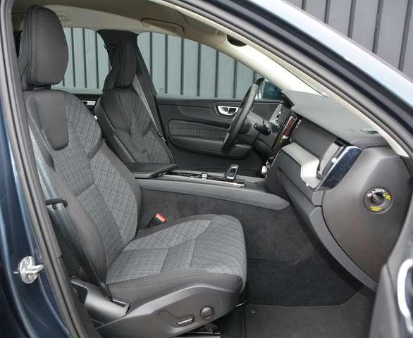 Volvo XC60 2.0 b4(d) Core AWD auto MHEV * TRAZIONE AWD *