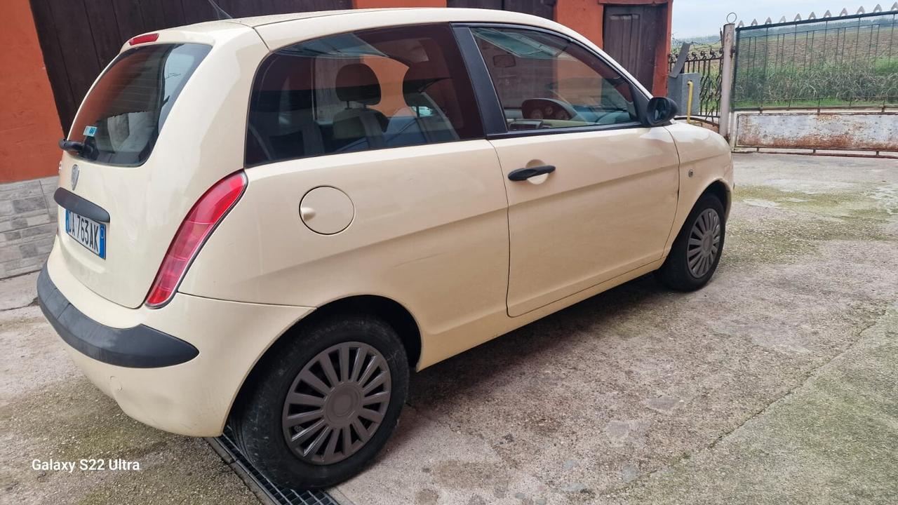 Lancia Ypsilon 1.2 benzina neopatentati