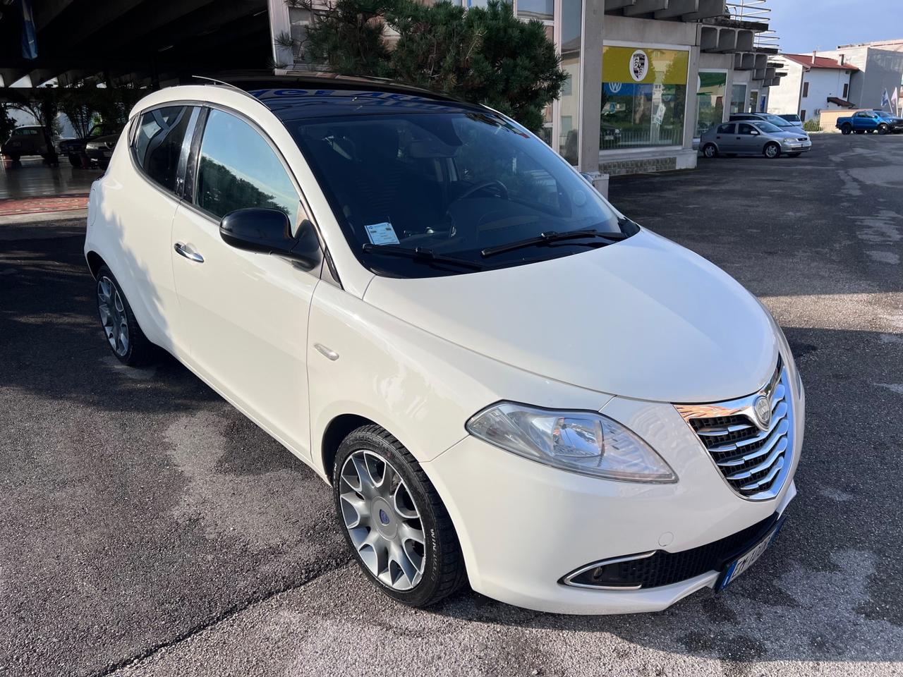 Lancia Ypsilon 1.2 69 CV 5 porte S&S Platinum Plus * Neopatentati