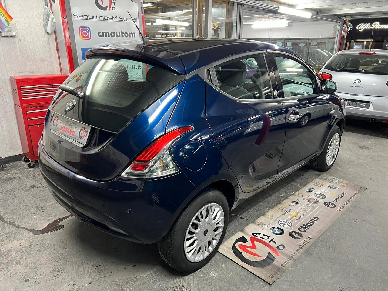 Lancia Ypsilon 0.9 TwinAir 85 CV 5 porte Metano Ecochic Platinum