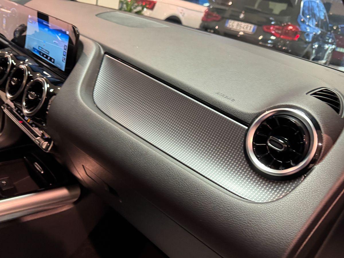 MERCEDES Classe GLA 200 d Automatic 4Matic Premium Tetto