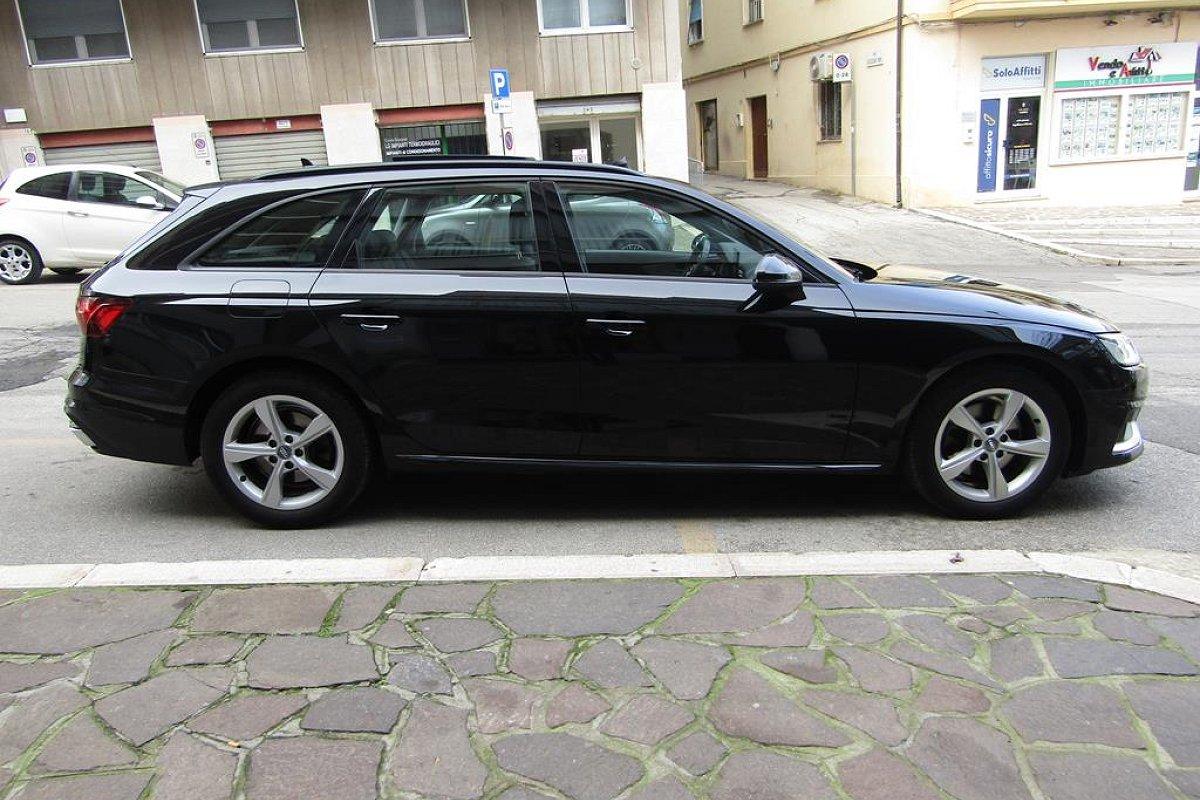 AUDI A4 Avant 30 TDI/136 CV S tronic Business Advanced