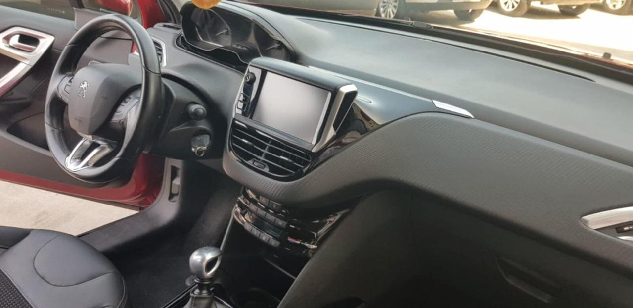 Peugeot 2008 1.5 HDi 100 CV Allure