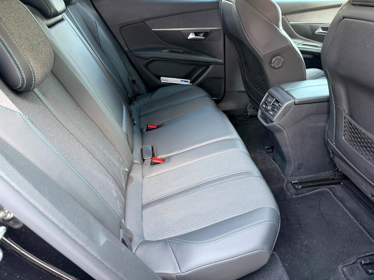 Peugeot 3008 1.5 HDi 130 EAT8 ALLURE - FULL LED/KEYLESS