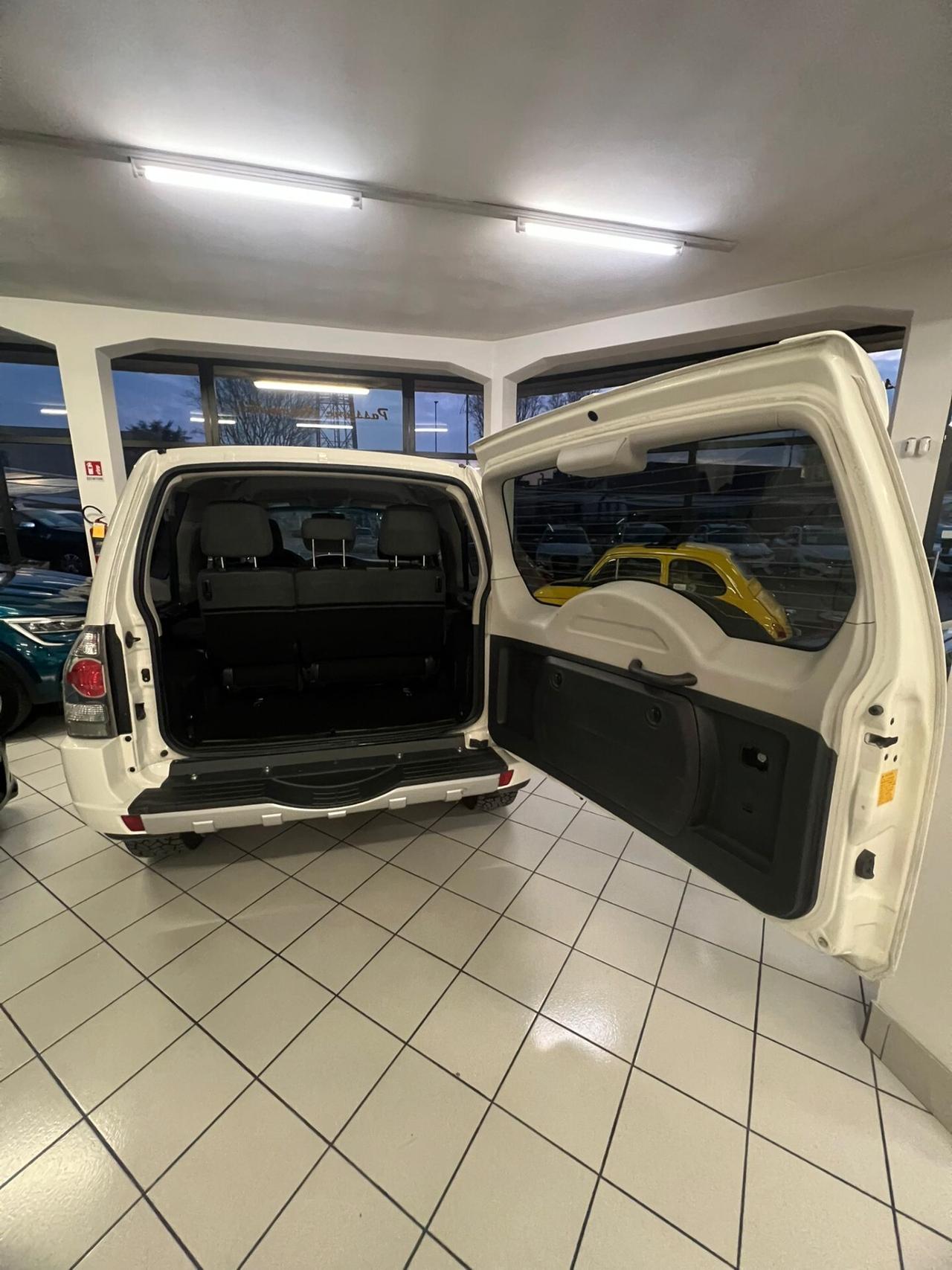 Pajero 3.2 cr Intense 200cv BLOCCO DIFFERENZIALE