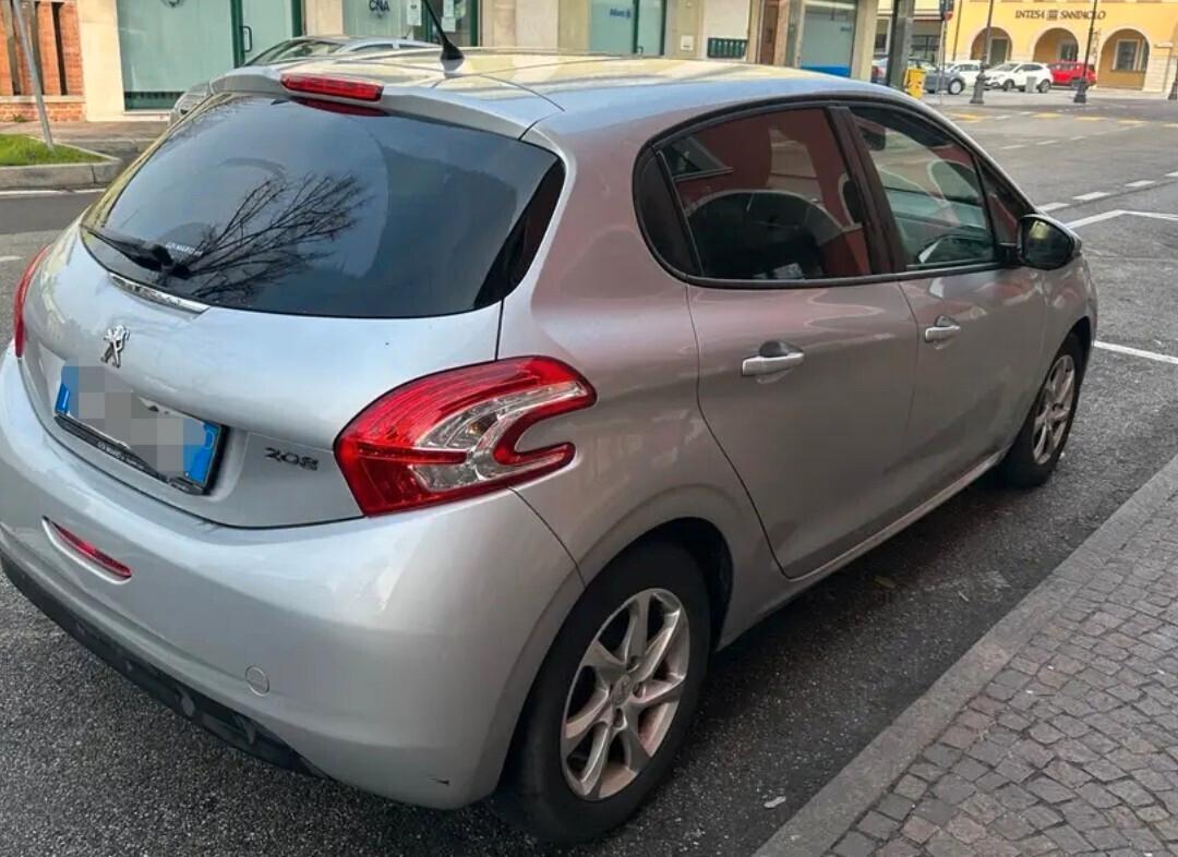 Peugeot 208 1.2 benz - Garanzia 12 Mesi