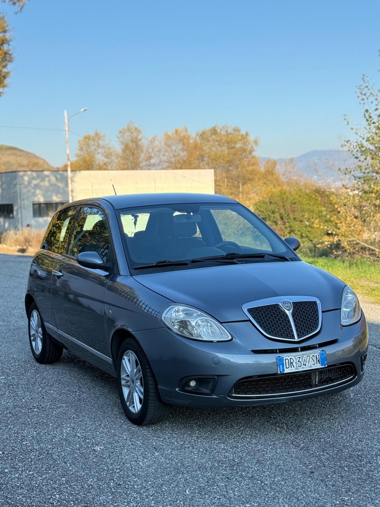 Lancia Ypsilon 1.3 MJT 75 CV DPF Sport MomoDesign