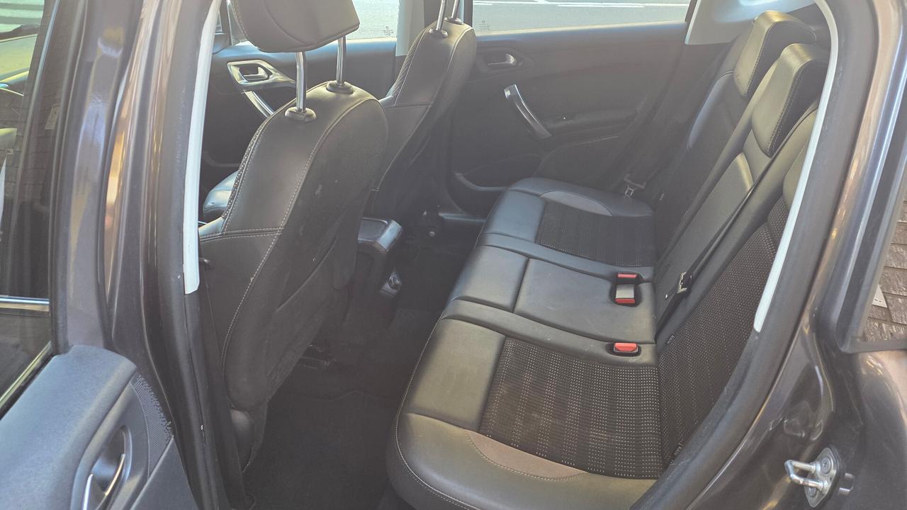 Peugeot 2008 BlueHDi 100 S&S Allure garanzia 12 mesi