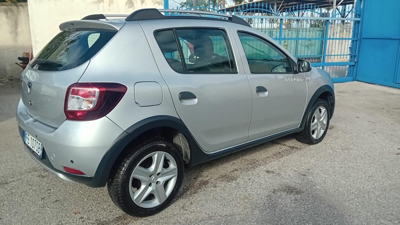 Dacia sandero stepway-1.5 dci- camb/aut-2016