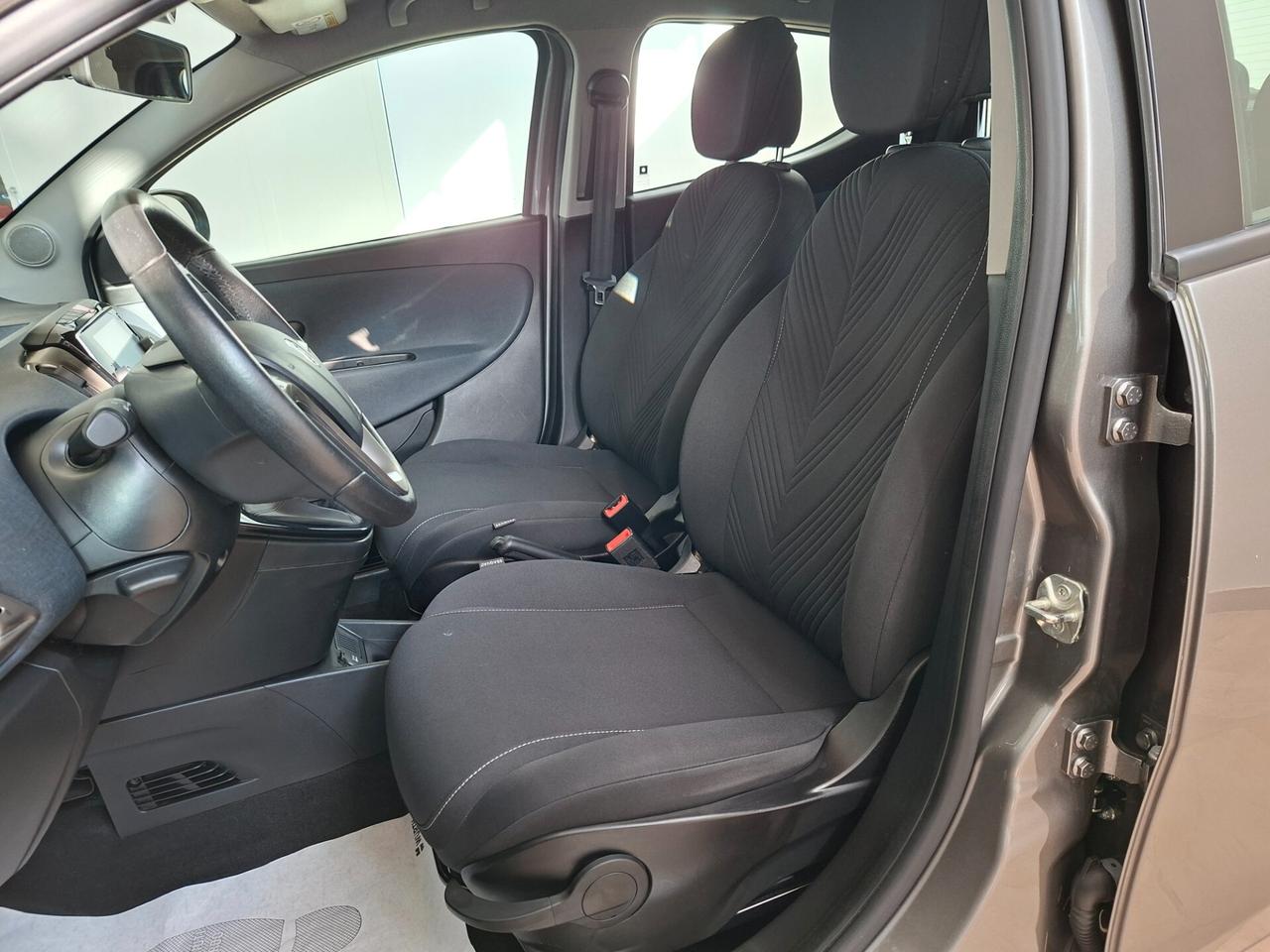 Lancia Ypsilon 1.0 FireFly 5 porte S&S Hybrid Gold