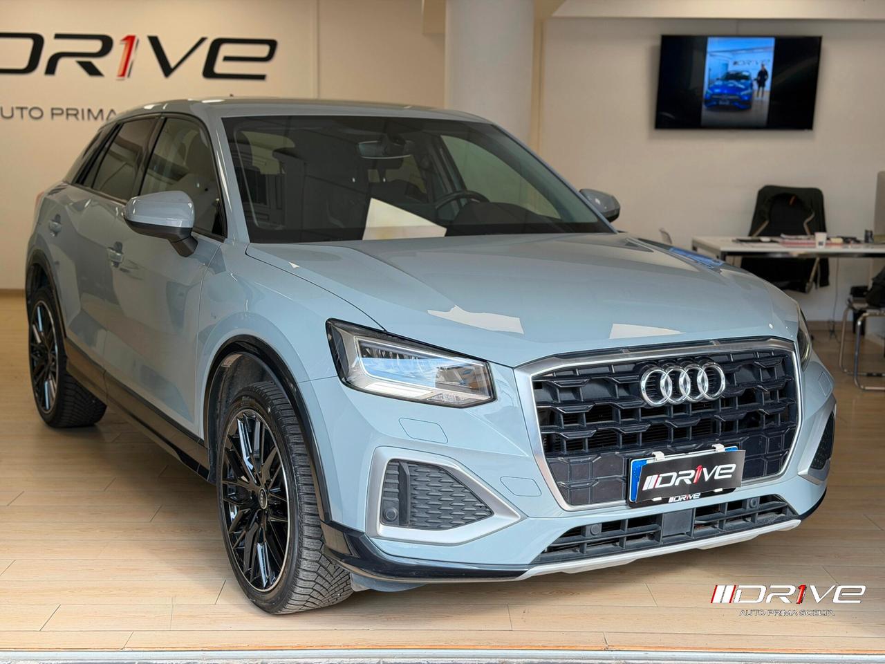 AUDI Q2 Q2 35 TFSI S tronic Identity Black
