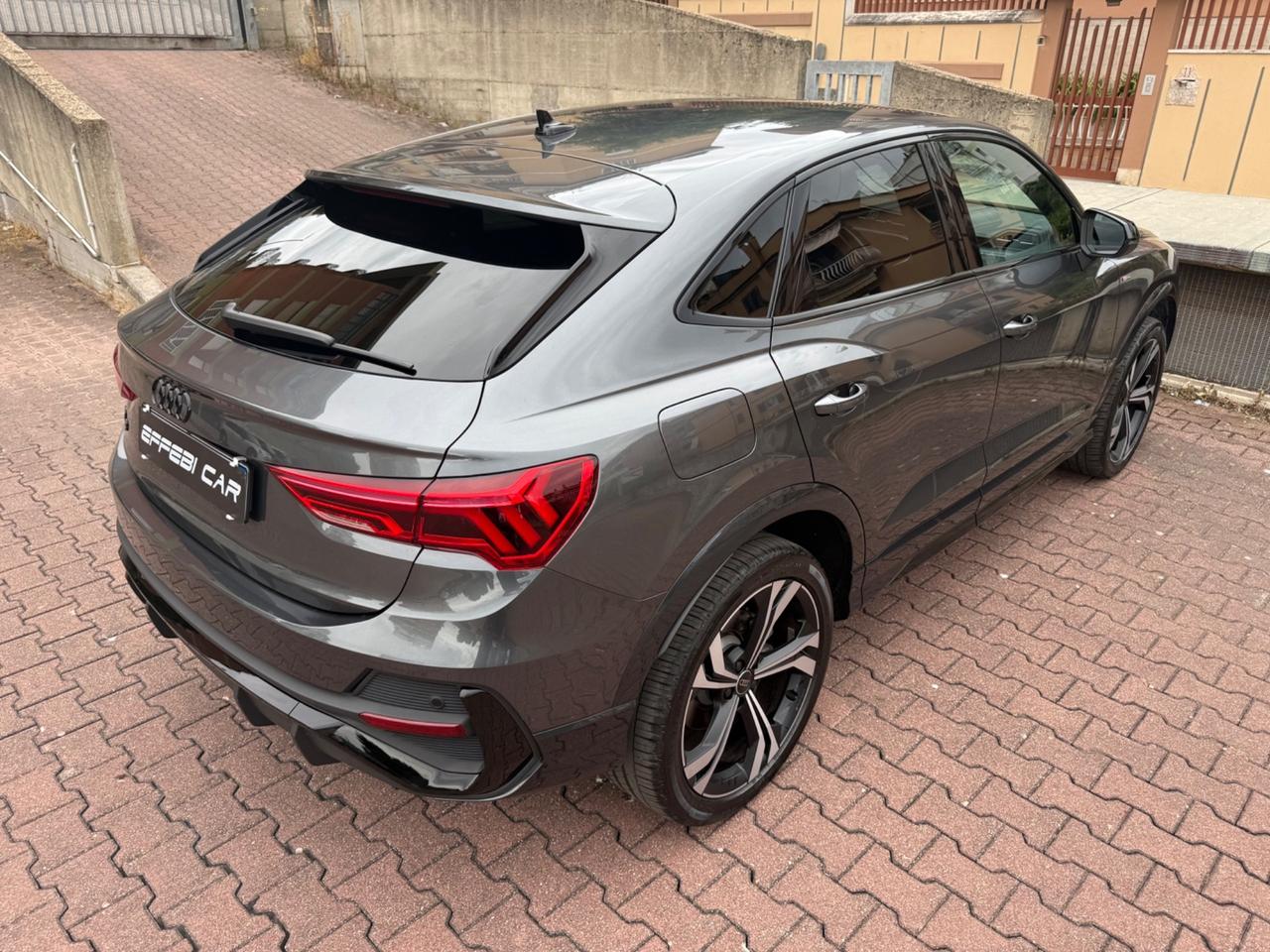 Audi Q3 Sportback 45 TFSI e S tronic Identity Black