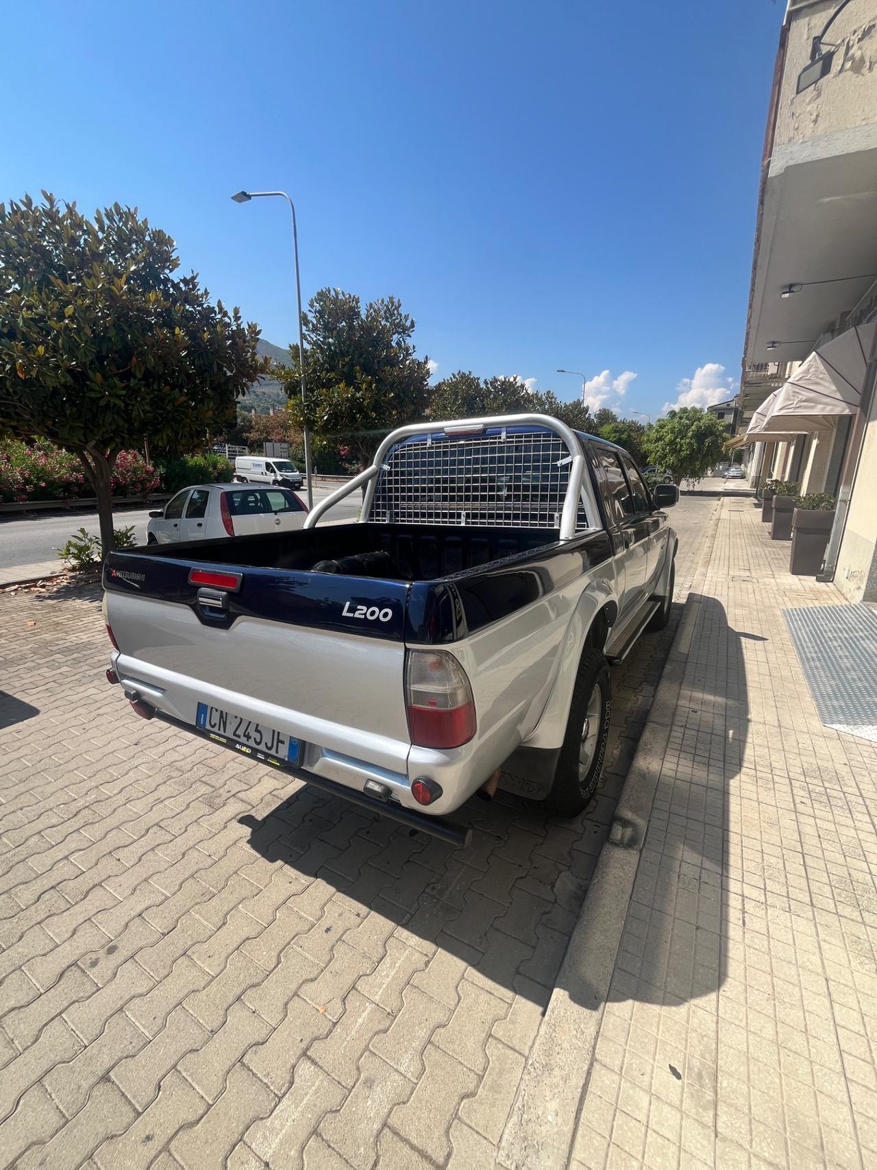 Mitsubishi L200 2.5 TDI 4WD Club Cab Pup. GLS Targ.