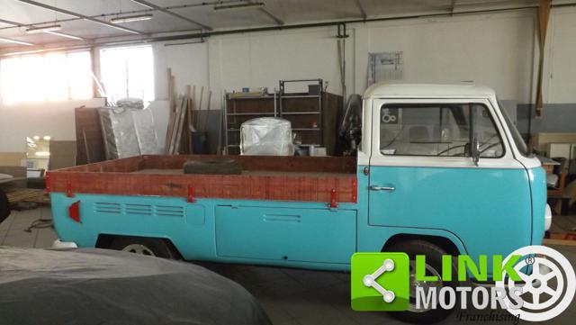 VOLKSWAGEN T2 26B1 con cassone completamente restaurato