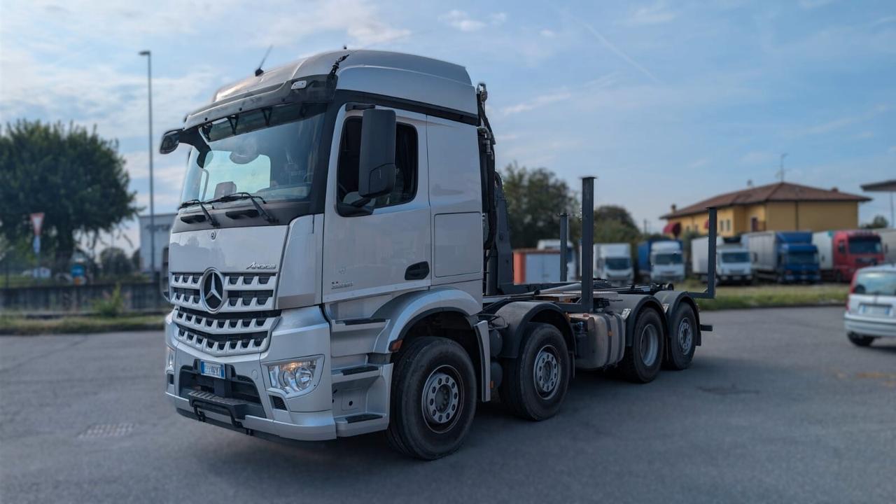 TRATTORE STRADALE E AUTOCARRO CON SISTEMA SCARRABILE PRIS-MAG SA26