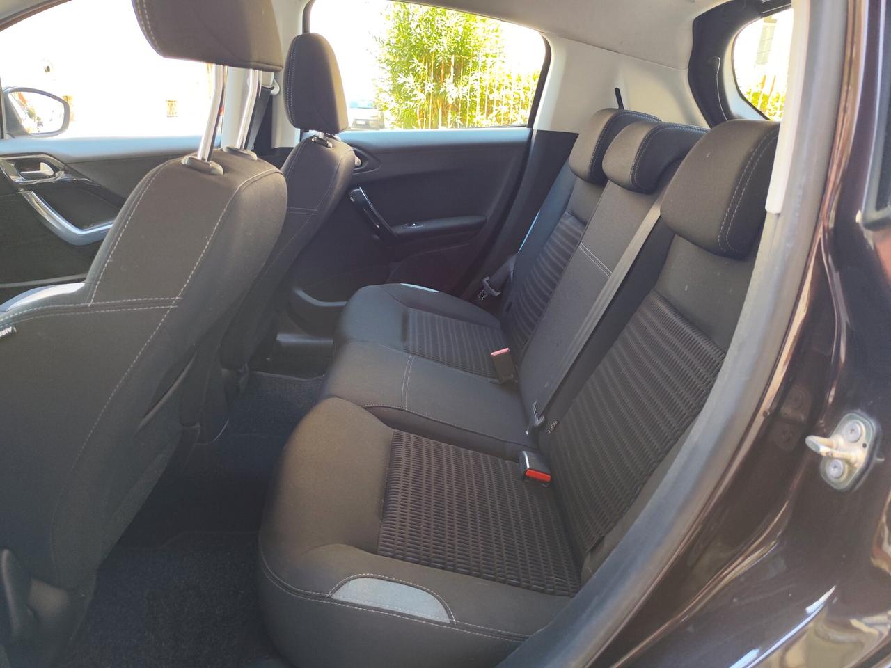 Peugeot 208 1.4 HDi 68CV ALLURE NAVI
