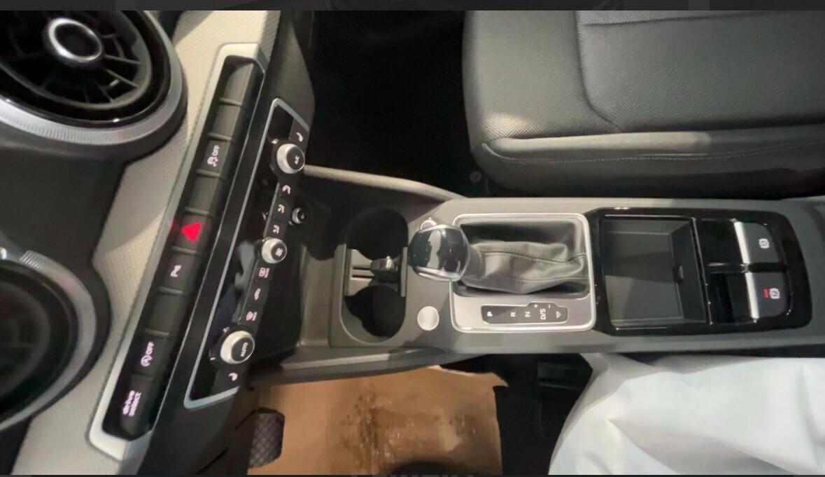 Audi Q2 35 TFSI S tronic line Edition KM 0