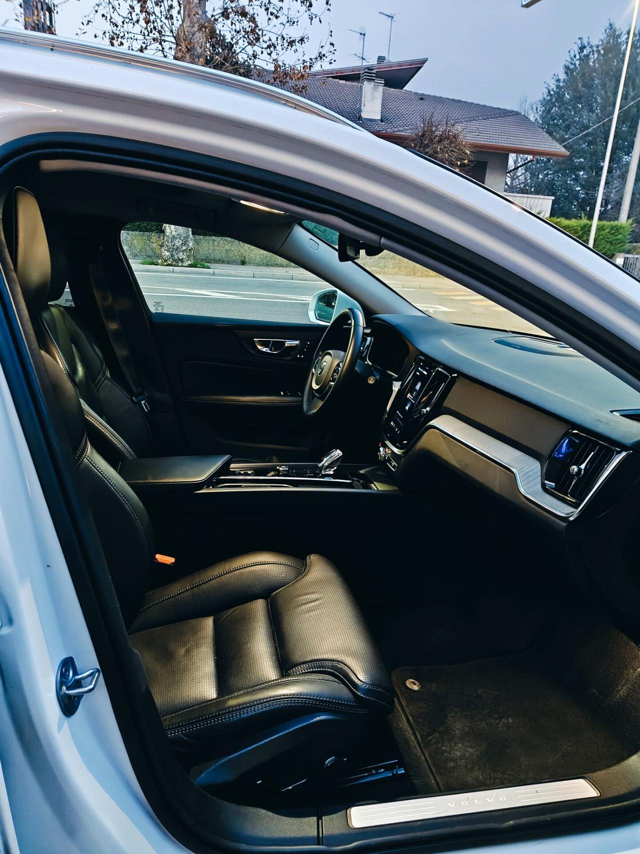 Volvo V60 Cross Country B4 (d) AWD automatico Plus