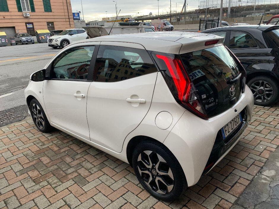 Toyota Aygo Connect 1.0 VVT-i 72 CV 5 porte x-clusiv
