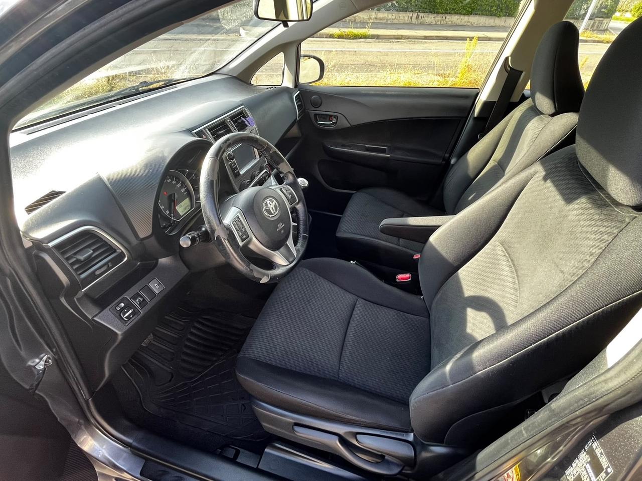 Toyota Verso-S 1.3 MT