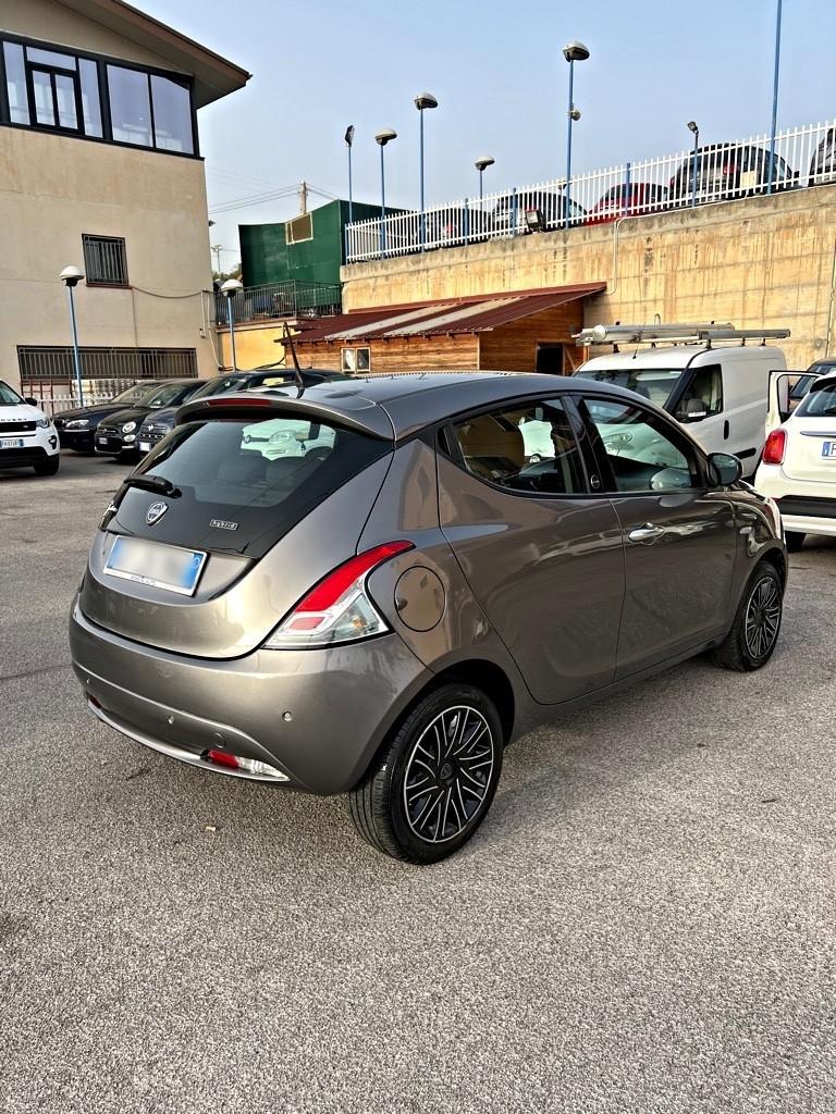 Lancia Ypsilon 1.0 Hybrid 2021