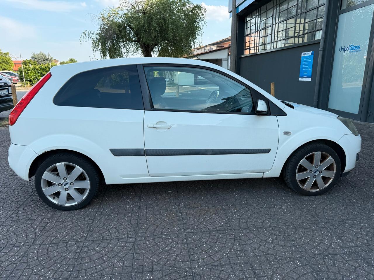 Ford Fiesta 1.4 16V 3p. Titanium