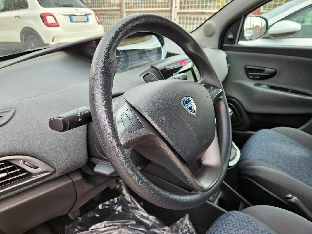 Lancia Ypsilon III 1.0 firefly hybrid Silver s&s 70cv