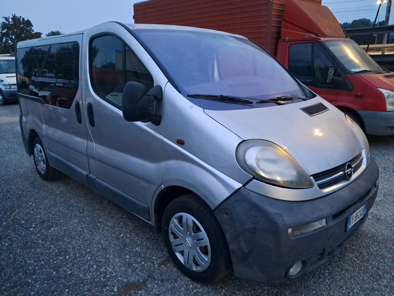 VIVARO 6 POSTI AUTOCARRO